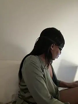 Snapshot of _MillaCruz chatting on February 24, 2026, 8:21 pm MillaCruz online show from February 24, 2026, 8:21 pm