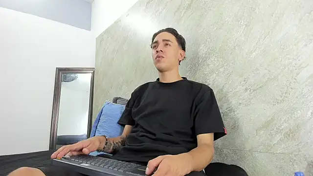 Mick-lollipop online show from April 23, 2026, 7:59 pm