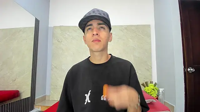 Mick-lollipop online show from April 22, 2026, 7:53 pm