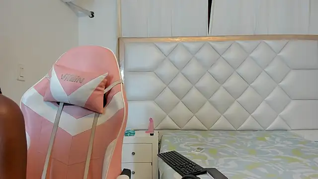 michelleblair1 online show from March 25, 2026, 1:32 pm