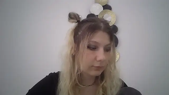 Foxy Bright online show from March 5, 2026, 12:46 pm