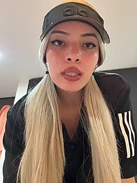 Snapshot of romanovanita chatting on March 13, 2026, 4:17 am romanovanita online show from March 13, 2026, 4:17 am