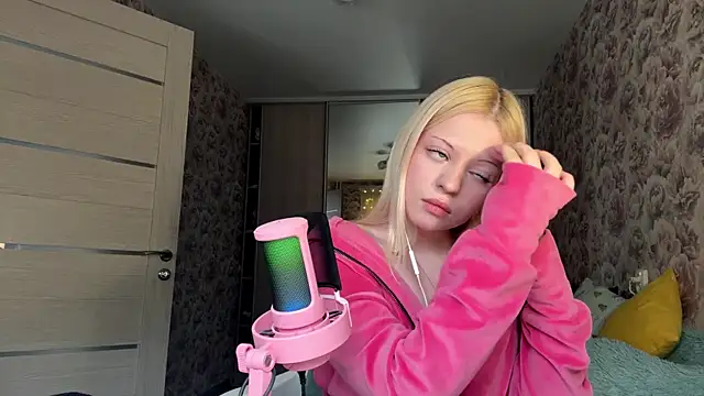 Snapshot of JeneeBIanks chatting on February 20, 2026, 11:12 am JeneeBIanks online show from February 20, 2026, 11:12 am