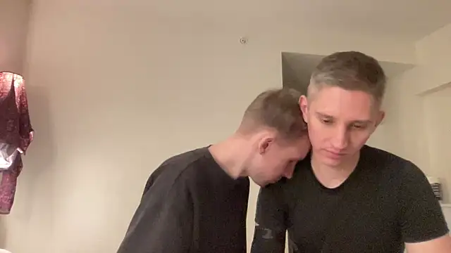 Snapshot of mikenjay chatting on February 20, 2026, 7:05 pm mikenjay online show from February 20, 2026, 7:05 pm