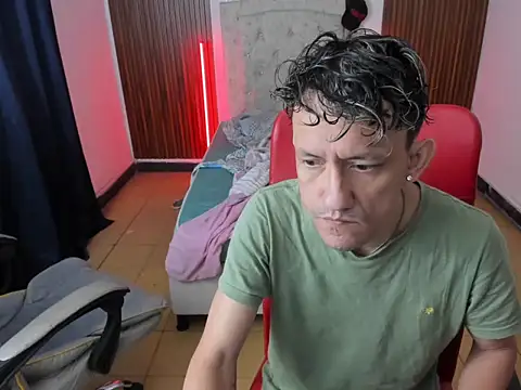 Snapshot of juan_and_luke chatting on April 6, 2026, 11:55 am juan and luke online show from April 6, 2026, 11:55 am