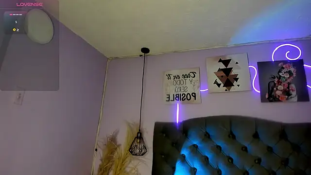 MilyFerrer online show from June 20, 2026, 2:27 am