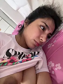 Snapshot of Linarodri chatting on July 15, 2026, 4:47 pm Linarodri online show from July 15, 2026, 4:47 pm