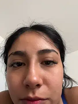 Snapshot of Linarodri chatting on February 19, 2026, 10:18 pm Linarodri online show from February 19, 2026, 10:18 pm