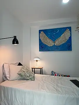 Viictoria-Jones online show from April 6, 2026, 12:17 pm