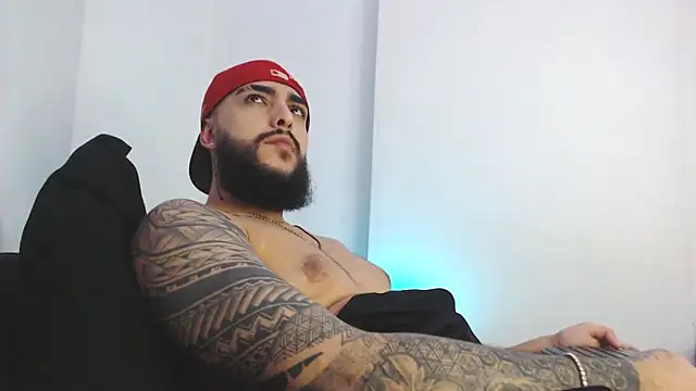 SantiagoHincapiie online show from March 19, 2026, 5:18 am