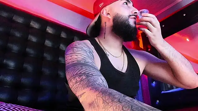 SantiagoHincapiie online show from March 15, 2026, 4:19 am