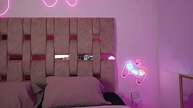 Fernanda thail  online show from April 14, 2026, 7:19 pm