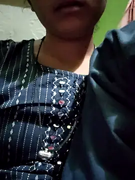 Cute aroshi online show from May 31, 2026, 3:29 pm