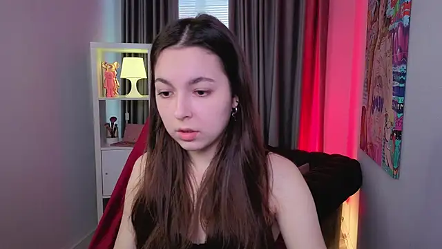 Snapshot of BellaThery chatting on June 3, 2026, 5:19 am BellaThery online show from June 3, 2026, 5:19 am
