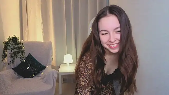 Snapshot of BellaThery chatting on May 10, 2026, 5:22 am BellaThery online show from May 10, 2026, 5:22 am
