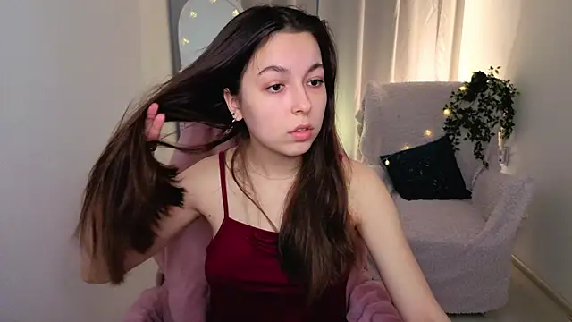 Snapshot of BellaThery chatting on May 14, 2026, 5:15 am BellaThery online show from May 14, 2026, 5:15 am