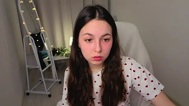 BellaThery online show from February 22, 2026, 5:43 am