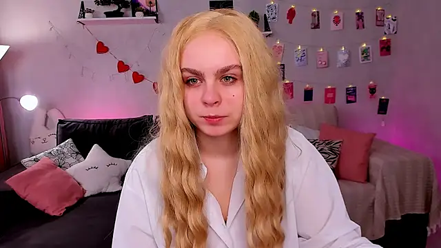 Snapshot of VivienAllen chatting on March 1, 2026, 2:22 am VivienAllen online show from March 1, 2026, 2:22 am