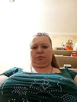 KiraStanton online show from May 10, 2026, 8:33 pm