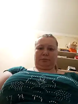 KiraStanton online show from May 11, 2026, 5:43 pm
