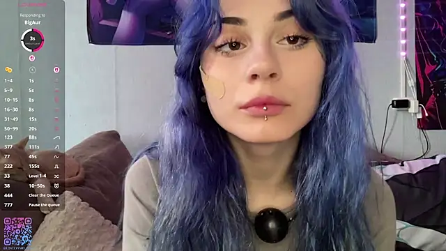 Emmibrilson online show from June 13, 2026, 1:09 pm