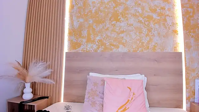 julietta pink online show from July 11, 2026, 4:29 pm