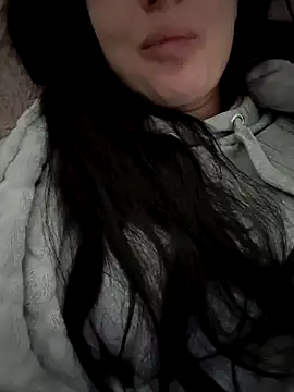 halii21 online show from March 10, 2026, 9:57 am