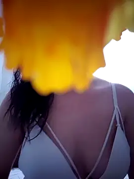 halii21 online show from March 5, 2026, 4:03 pm