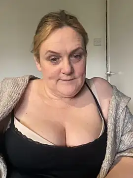 Busty-GilfQuinn online show from February 23, 2026, 10:49 am