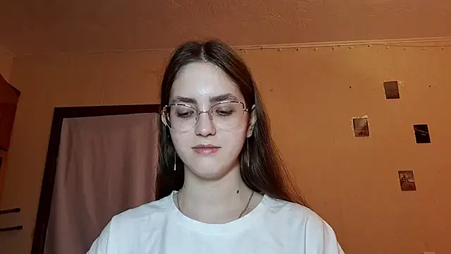 Snapshot of Katelemon chatting on April 16, 2026, 11:33 am Katelemon online show from April 16, 2026, 11:33 am