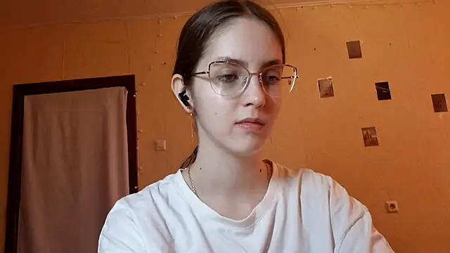 Snapshot of Katelemon chatting on May 18, 2026, 10:31 am Katelemon online show from May 18, 2026, 10:31 am