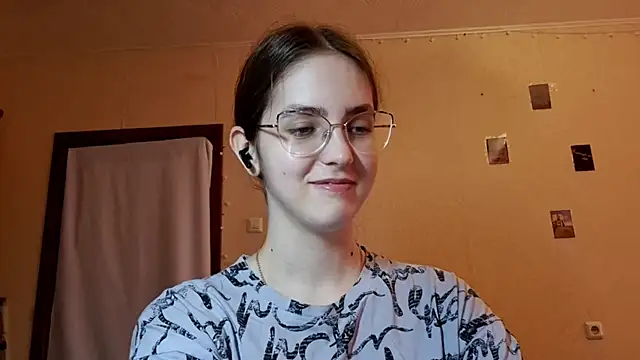 Snapshot of Katelemon chatting on May 10, 2026, 12:20 pm Katelemon online show from May 10, 2026, 12:20 pm