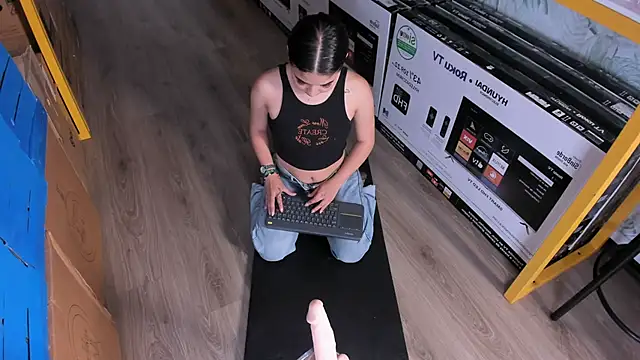 Snapshot of Ambarina_ chatting on May 7, 2026, 11:35 am Ambarina online show from May 7, 2026, 11:35 am