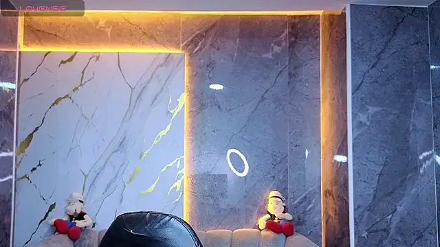 Daphne nicole b online show from April 15, 2026, 1:00 am