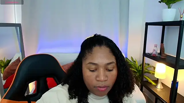 Snapshot of Megan-Small chatting on February 24, 2026, 7:37 pm Megan-Small online show from February 24, 2026, 7:37 pm