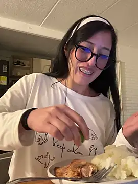 Snapshot of susi_chimm chatting on March 2, 2026, 2:23 am susi chimm online show from March 2, 2026, 2:23 am