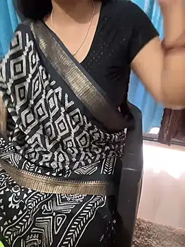 Queenlipx online show from February 21, 2026, 11:34 am