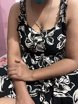 Queenlipx online show from February 25, 2026, 4:07 pm