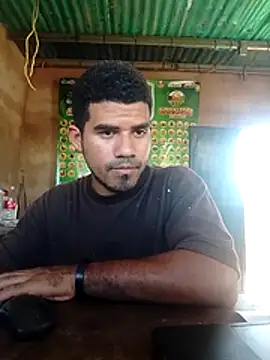 Snapshot of Latins_on_fire chatting on July 18, 2026, 4:37 pm Latins on fire online show from July 18, 2026, 4:37 pm
