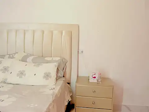 Scarlet luna1 online show from April 4, 2026, 11:11 pm