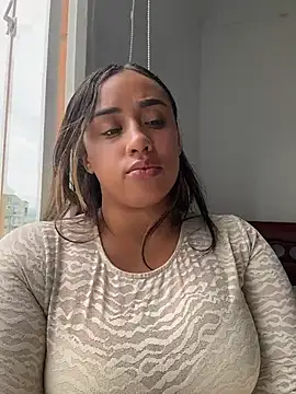 Snapshot of Eyssha chatting on April 13, 2026, 3:27 pm Eyssha online show from April 13, 2026, 3:27 pm
