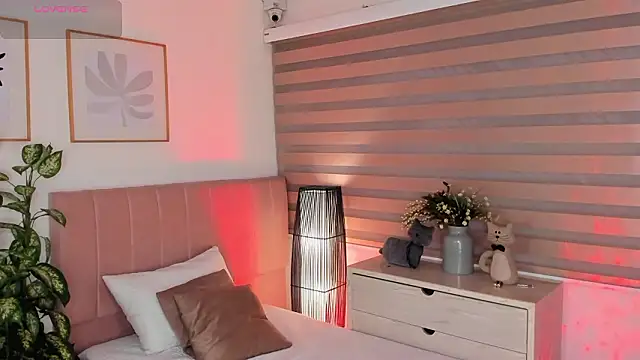 missnataly online show from March 13, 2026, 1:05 pm