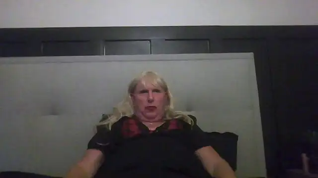 Snapshot of ExactFashion2 chatting on June 8, 2026, 7:36 pm ExactFashion2 online show from June 8, 2026, 7:36 pm