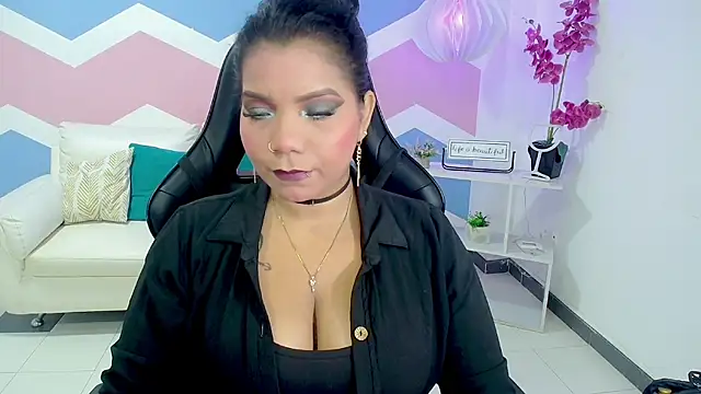 Elizabeth Suan  online show from May 20, 2026, 12:35 pm