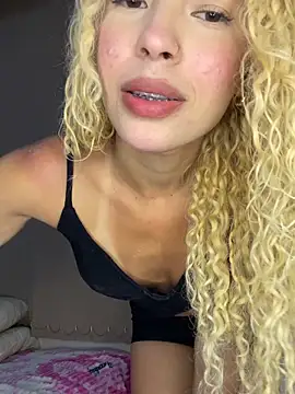 Snapshot of loirinha_atrevida chatting on April 21, 2026, 1:42 am loirinha atrevida online show from April 21, 2026, 1:42 am
