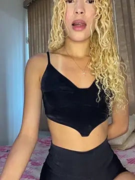 Snapshot of loirinha_atrevida chatting on April 28, 2026, 4:44 pm loirinha atrevida online show from April 28, 2026, 4:44 pm
