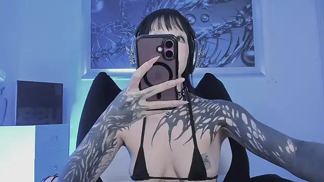 Snapshot of elledanielle chatting on March 3, 2026, 7:04 am elledanielle online show from March 3, 2026, 7:04 am