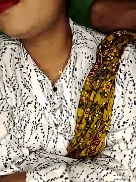 Snapshot of CollegeGrill chatting on February 21, 2026, 1:02 pm CollegeGrill online show from February 21, 2026, 1:02 pm