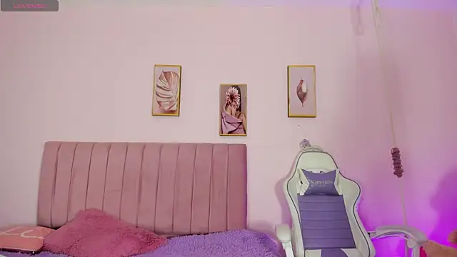 Zoow bluussh online show from April 16, 2026, 12:06 pm