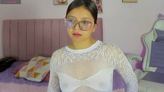 Zoow bluussh online show from April 13, 2026, 12:42 pm